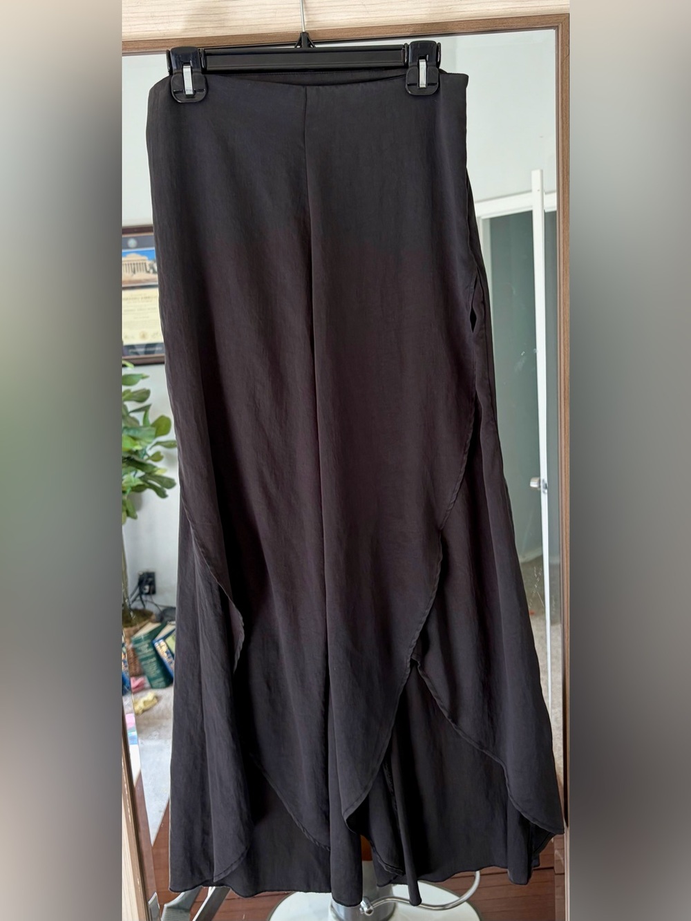 Free People wide-leg pants with overlapping tulip hem size 8 Medium Black